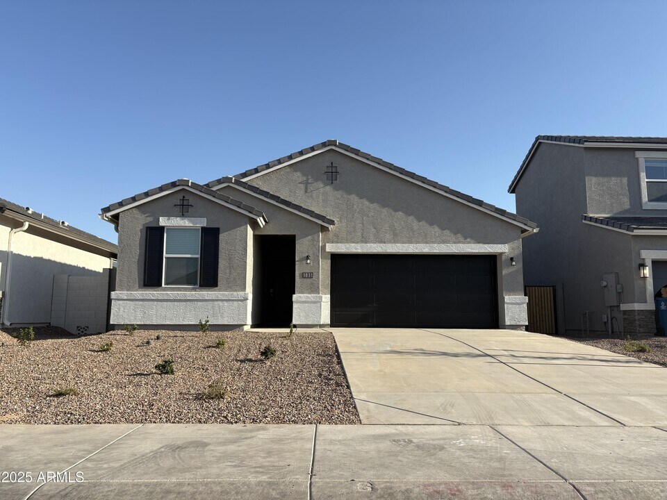 1831 W Starfire Ave in Apache Junction, AZ - Building Photo