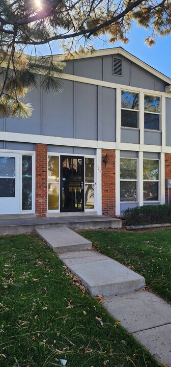 188 Paris Cir in Aurora, CO - Building Photo