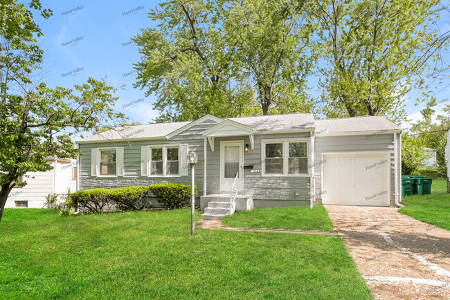 property at 1143 Roxton Dr