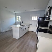 8151 Hazeltine Ave in Panorama City, CA - Building Photo - Building Photo