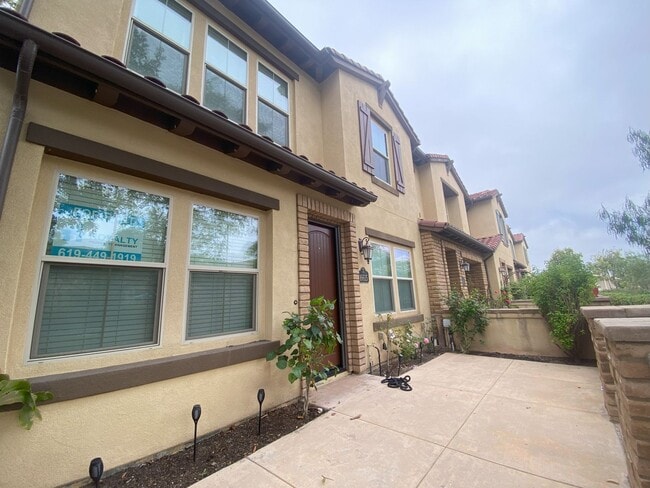 16615 Gill Loop in San Diego, CA - Building Photo - Building Photo