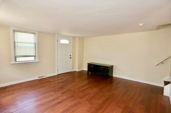 310 Ellis St in Glassboro, NJ - Foto de edificio - Building Photo