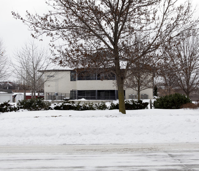 2584 Stearns Way in St. Cloud, MN - Foto de edificio - Building Photo