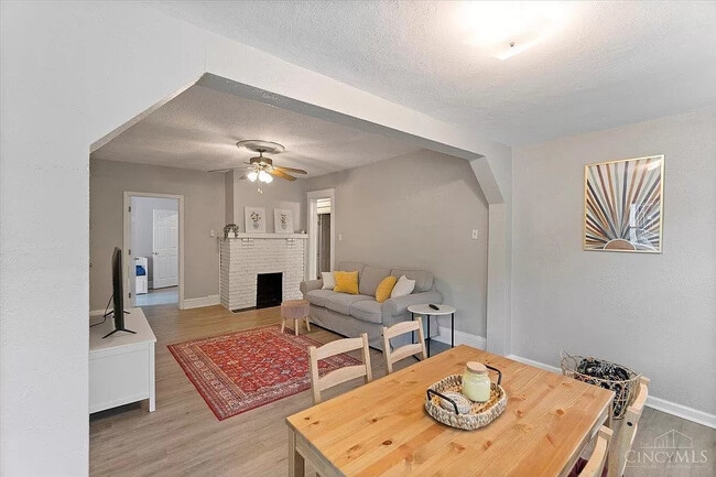 2014 Highland Ave in Cincinnati, OH - Foto de edificio - Building Photo