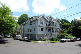 1304 SE 16th Ave in Portland, OR - Building Photo - Building Photo