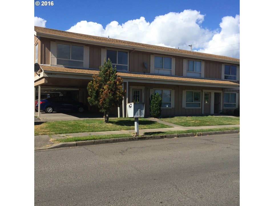 3308 Maple St in Longview, WA - Foto de edificio