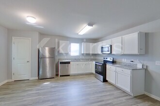 10 Plymouth Ct in Kingston, GA - Foto de edificio - Building Photo