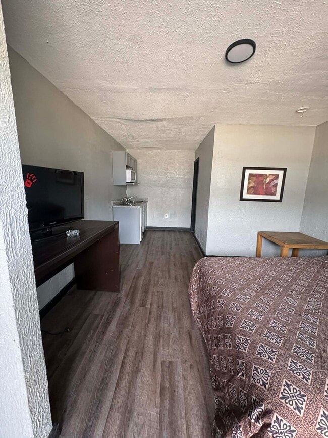 711 Pasadena Fwy in Pasadena, TX - Foto de edificio - Building Photo