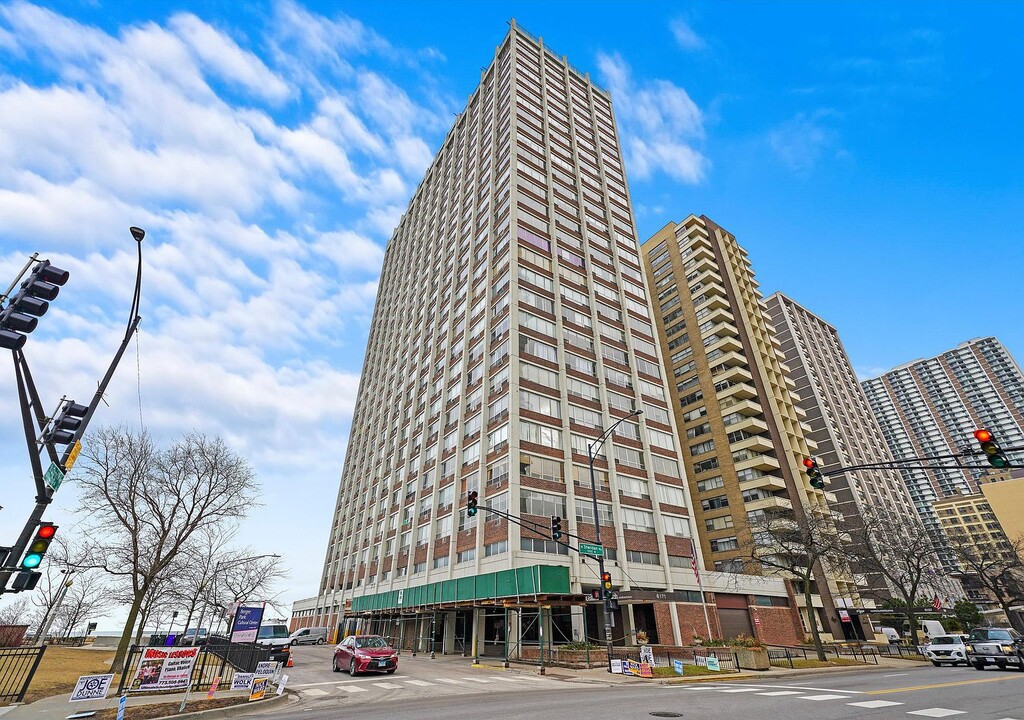 6171 N Sheridan Rd, Unit 2706 in Chicago, IL - Foto de edificio