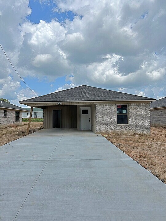 1895 Stallings Rd in Humboldt, TN - Building Photo