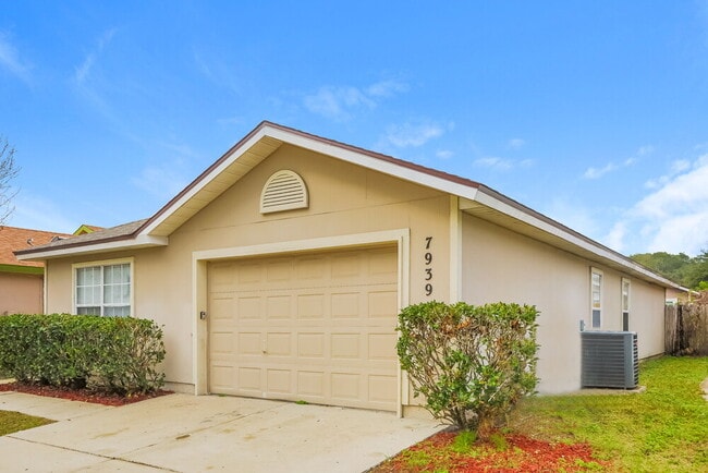 7939 Cherry Blossom Dr S in Jacksonville, FL - Building Photo - Building Photo