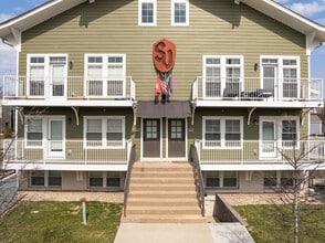 Swiss Village in Louisville, KY - Foto de edificio - Building Photo