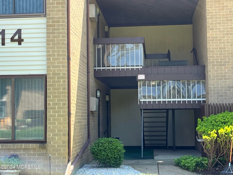 14 Pine Cluster Cir in Englishtown, NJ - Building Photo