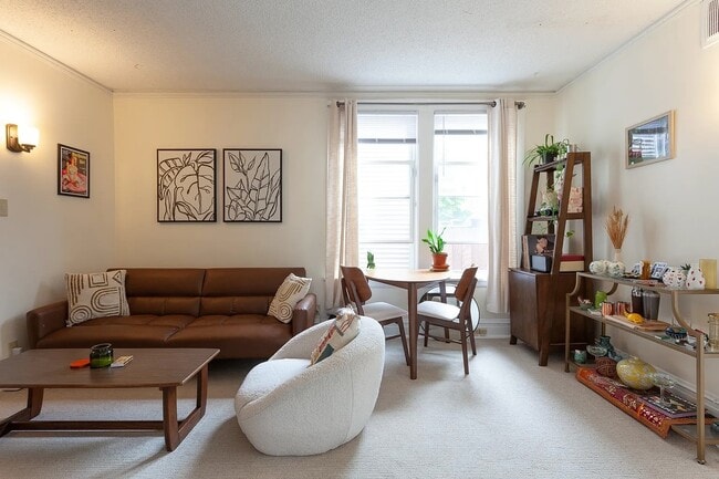 1247 W Wellington Ave in Chicago, IL - Building Photo - Building Photo