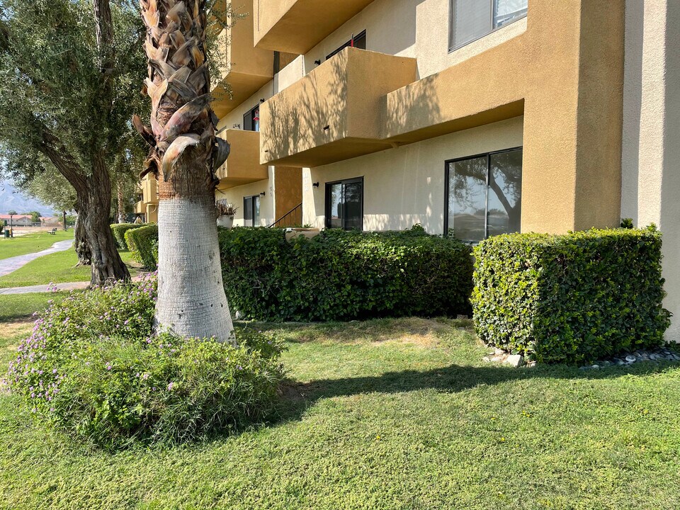 32502 Cathedral Canyon Dr, Unit 75 in Cathedral City, CA - Building Photo