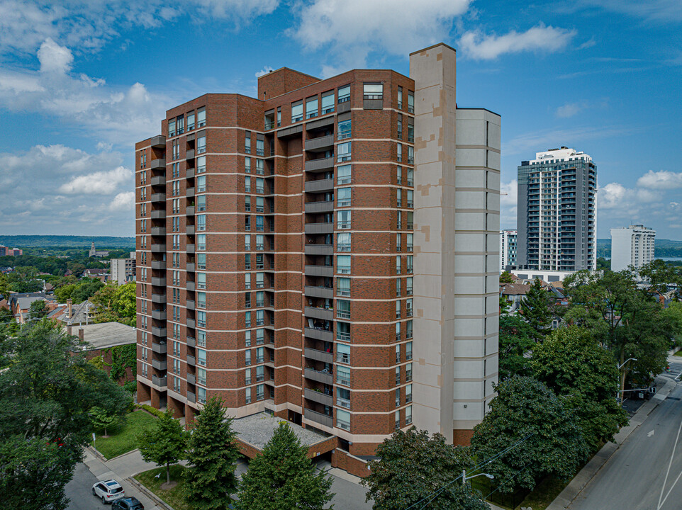 Village Hill in Hamilton, ON - Building Photo