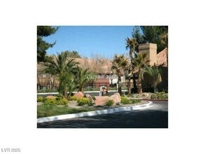 5068 S Rainbow Blvd in Las Vegas, NV - Building Photo - Building Photo