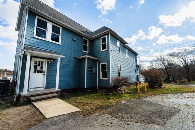 340 E Main St in East Brookfield, MA - Building Photo - Building Photo