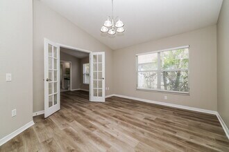 8642 Manassas Rd in Tampa, FL - Foto de edificio - Building Photo