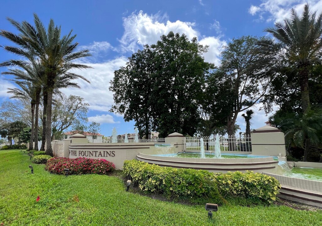 4793 Esedra Ct in Greenacres, FL - Building Photo