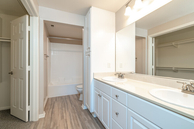 College Park Apartments in Upland, CA - Building Photo - Interior Photo