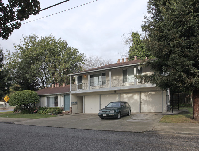 1001 Madera Ave in Menlo Park, CA - Building Photo - Building Photo