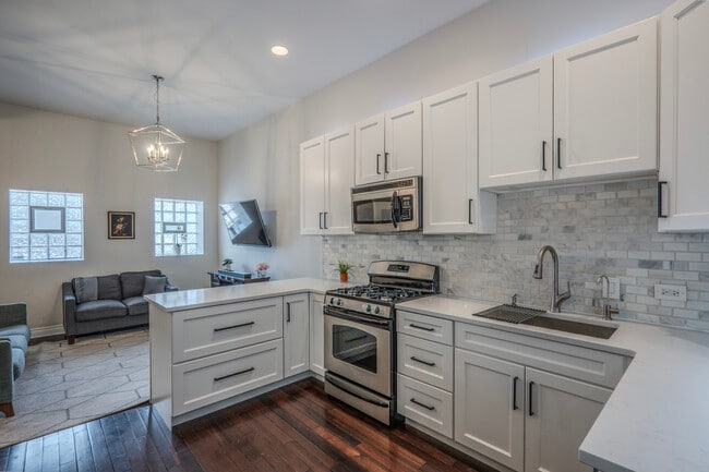 1349 W Huron St in Chicago, IL - Building Photo - Building Photo