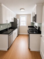 820 Berkeley Ave NW, Unit Unit B in Atlanta, GA - Building Photo