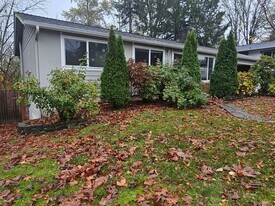 10620 171st Ave NE in Redmond, WA - Building Photo