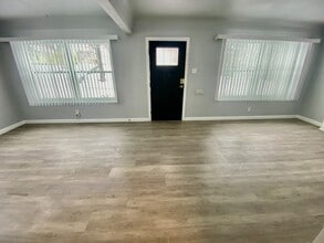 2429 Mary Ave in Jennings, MO - Building Photo - Building Photo