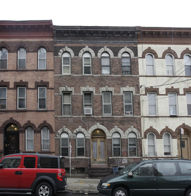 64 St Nicholas Ave in Brooklyn, NY - Building Photo - Building Photo