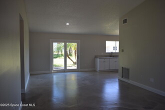 465 Tuloma Ave SW in Palm Bay, FL - Building Photo - Building Photo