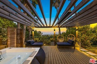 6345 Bryn Mawr Dr in Los Angeles, CA - Building Photo