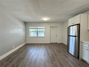 3660 NE 11th Ave in Oakland Park, FL - Building Photo - Building Photo