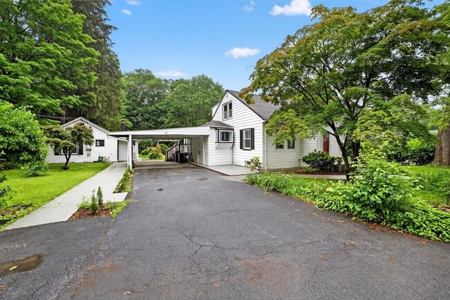 3538 James St in Shrub Oak, NY - Building Photo - Building Photo