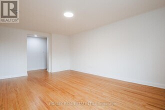 17 Calvington Dr in Toronto, ON - Building Photo - Building Photo