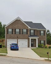 Room in House on Toronto Cir in Hampton, GA - Building Photo