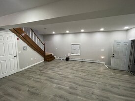 39 W Pleasant St in Westbrook, ME - Building Photo