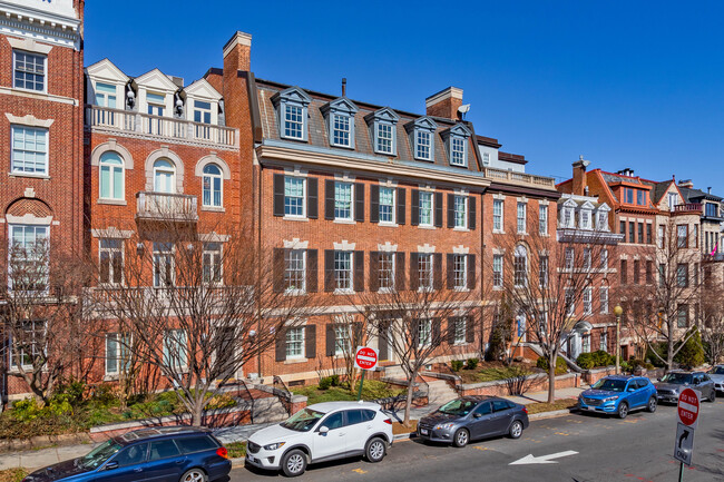 Holton Condominiums in Washington, DC - Building Photo - Building Photo