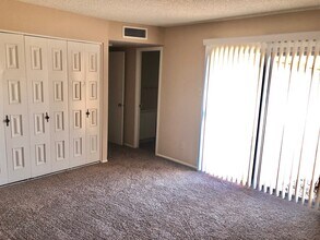 6743 S Lakeshore Dr in Tempe, AZ - Building Photo - Building Photo