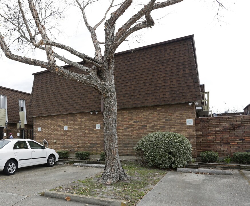 Treetops Townhomes Condominiums in Metairie, LA - Building Photo