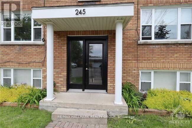 245-245 Pères-Blancs Ave in Ottawa, ON - Building Photo - Building Photo