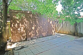 1503 Cedar Cove St in La Porte, TX - Foto de edificio - Building Photo