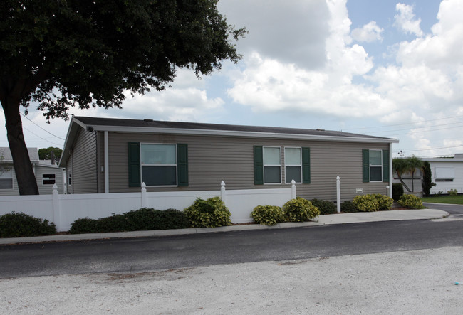 Cedar Cove Manufactured Home Community in Sarasota, FL - Foto de edificio - Building Photo