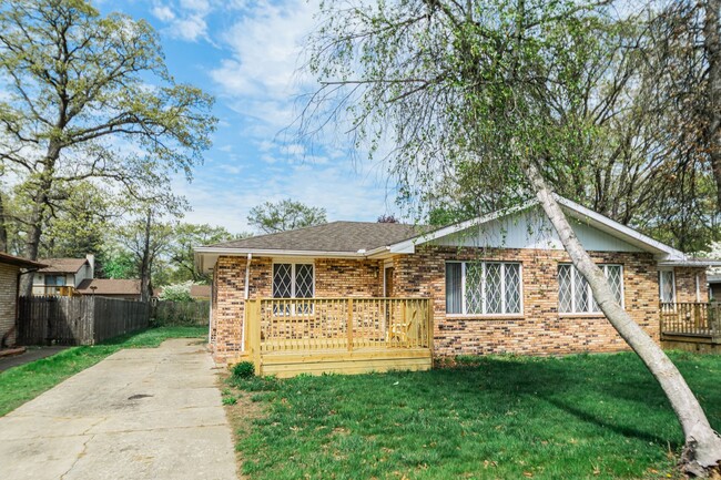 property at 2142 Woodlawn St