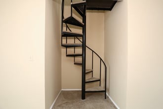 Hunter's Crossing in Middletown, CT - Building Photo - Building Photo