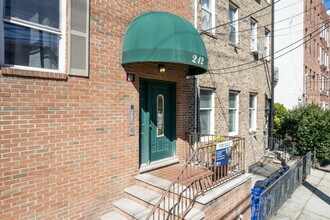 212 Madison St in Hoboken, NJ - Building Photo - Building Photo