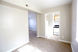 Parkwood Manor in Norfolk, VA - Foto de edificio - Interior Photo