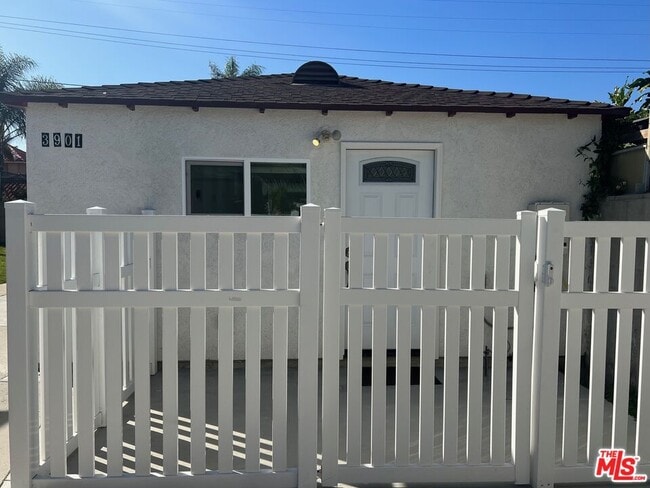 3901 S Orange Dr in Los Angeles, CA - Building Photo - Building Photo