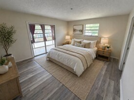 28 Lake Vista Trl, Unit 205 in Port St. Lucie, FL - Building Photo